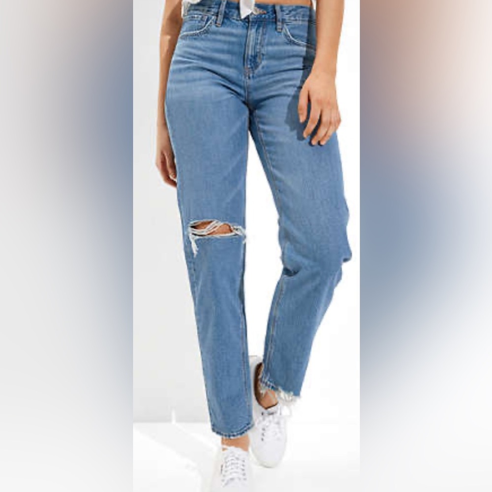 American Eagle women’s jeans. Size 12. 90s straight. Distressed jeans. NWOT.